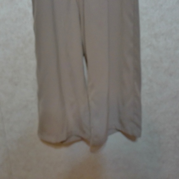 NWT Max Studio Cream Wide Leg Pants, Kangaroo Pockets, Stretch Waist, Size Large - Picture 3 of 8